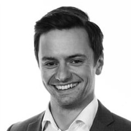 新编现代京剧《野火春风斗古城》首演